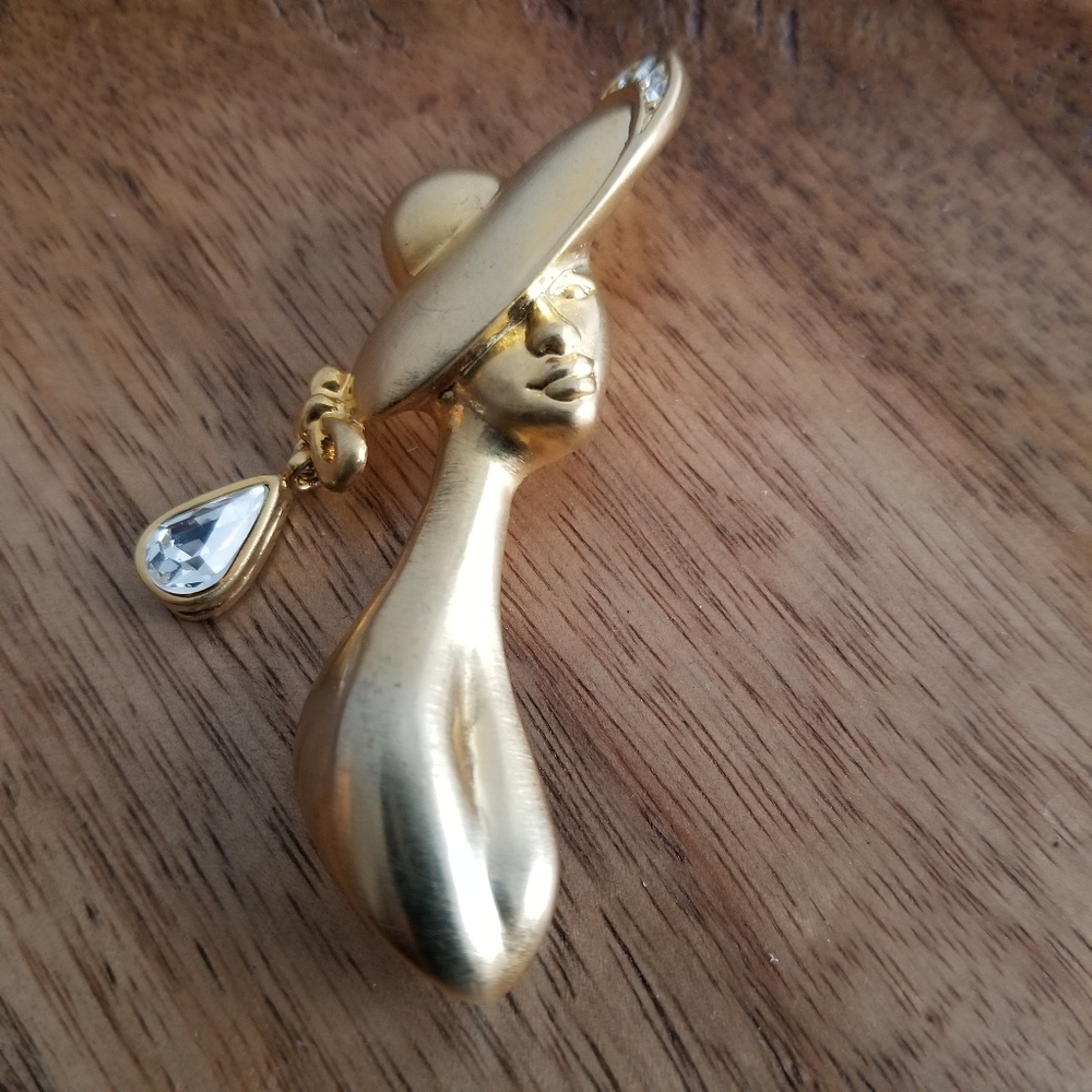 VINTAGE Fancy Lady Brooch Pin Jewelry Gold